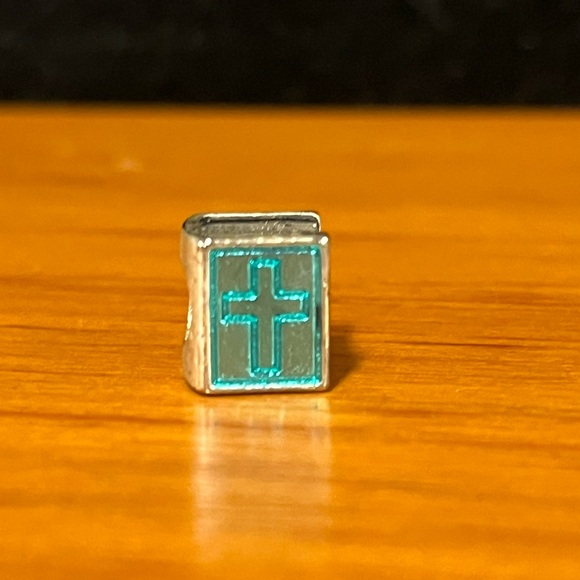 💕 3/$10 Bible w/ Cross Sliding Charm - Picture 2 of 5